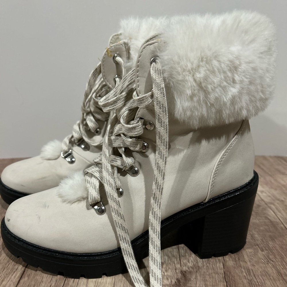 Spirit White Fur-Lined Winter Boots